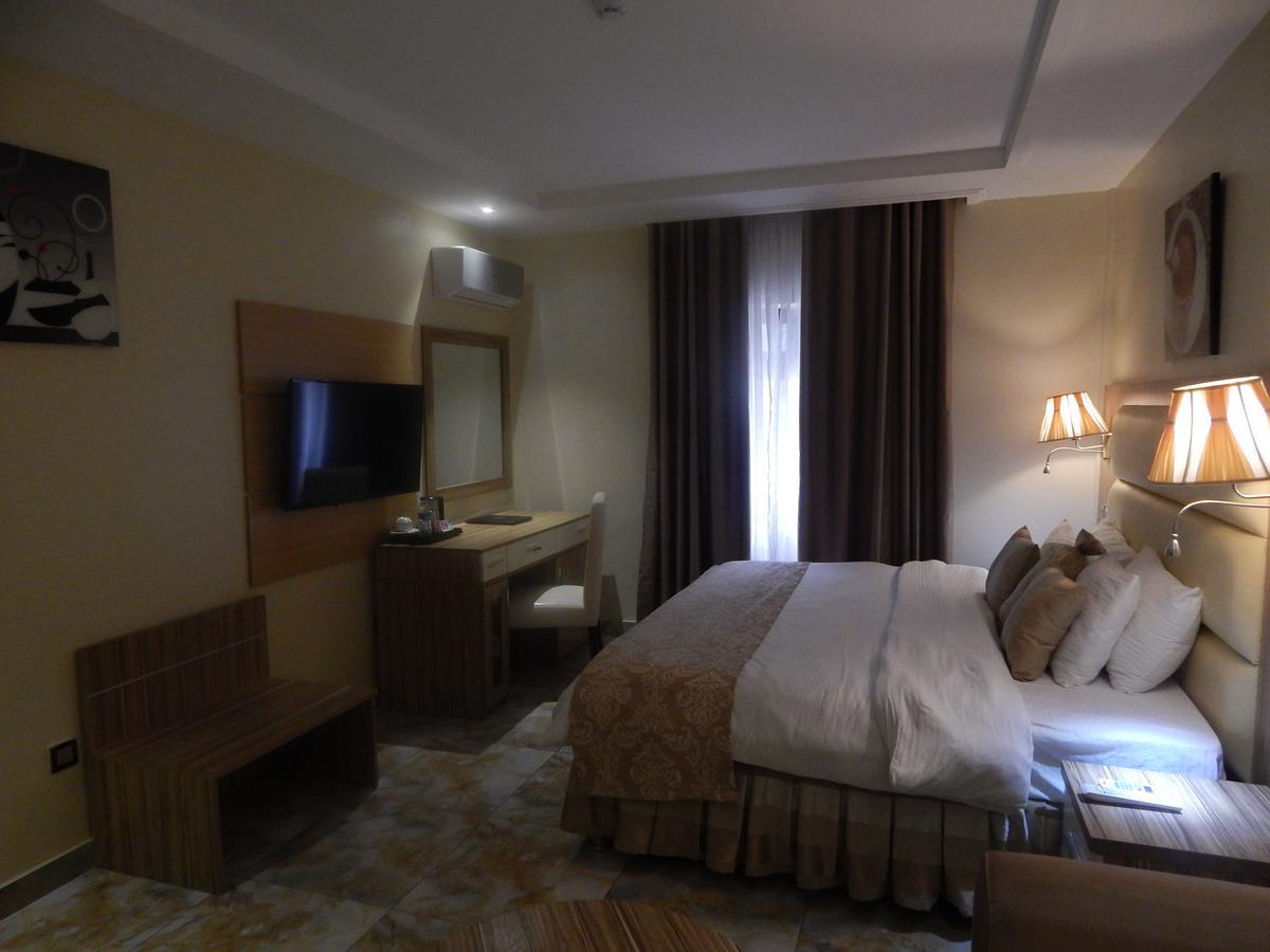 De Santiago Milan Hotel Lagos Exterior photo